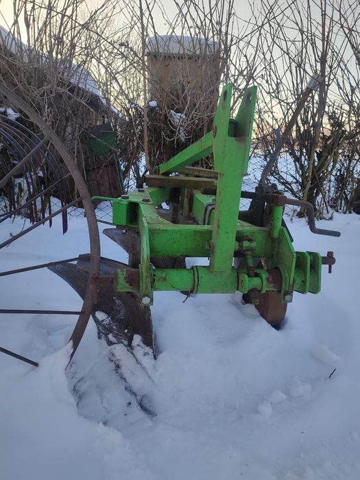 Плуг до трактора 3*30 Бомет