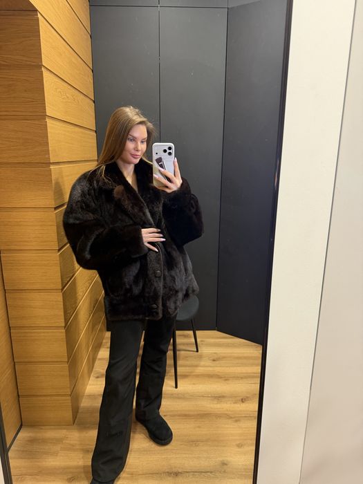 Шуба из норка коричневая средней длины