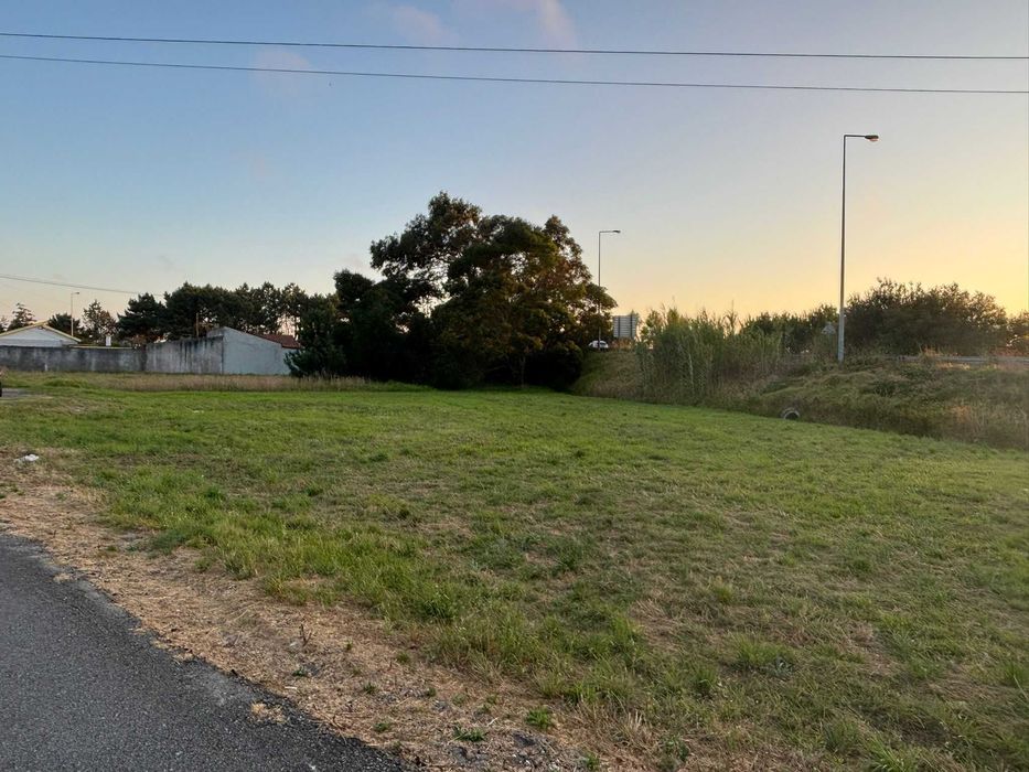 Terreno em Solo Urbano para 3 Moradias