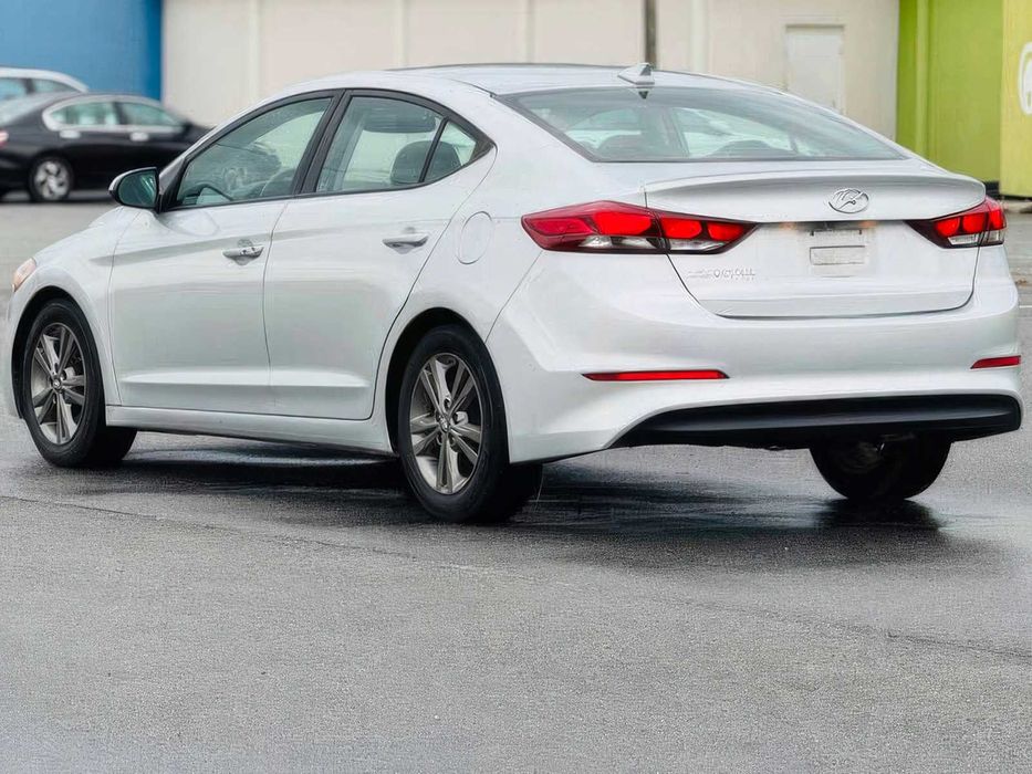 Hyundai Elantra Limited      2017