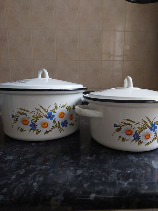 Кастрюли эмалированные и дуршлаг новые