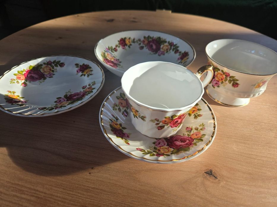 Elegancki serwis porcelany angielskiej Sheriden Bone China