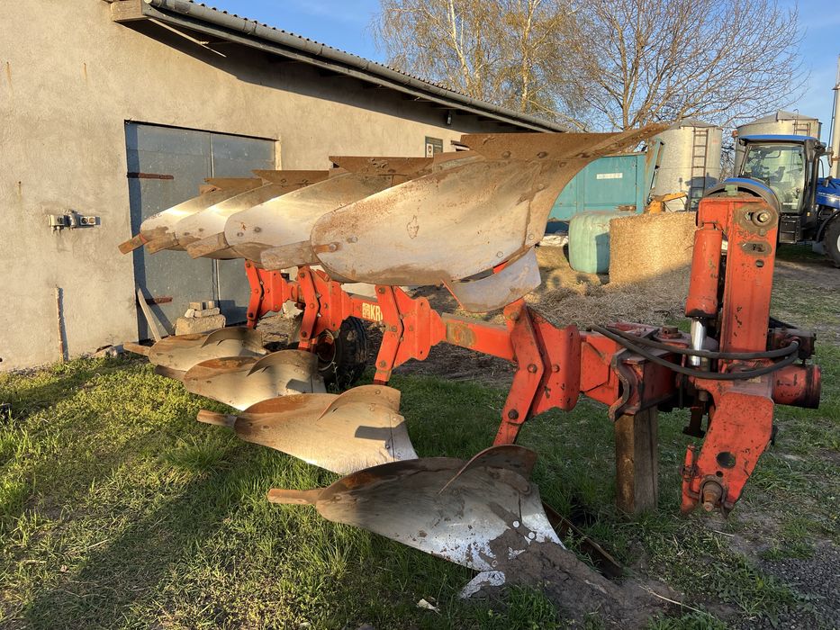 Pług 4 skibowy obrototy