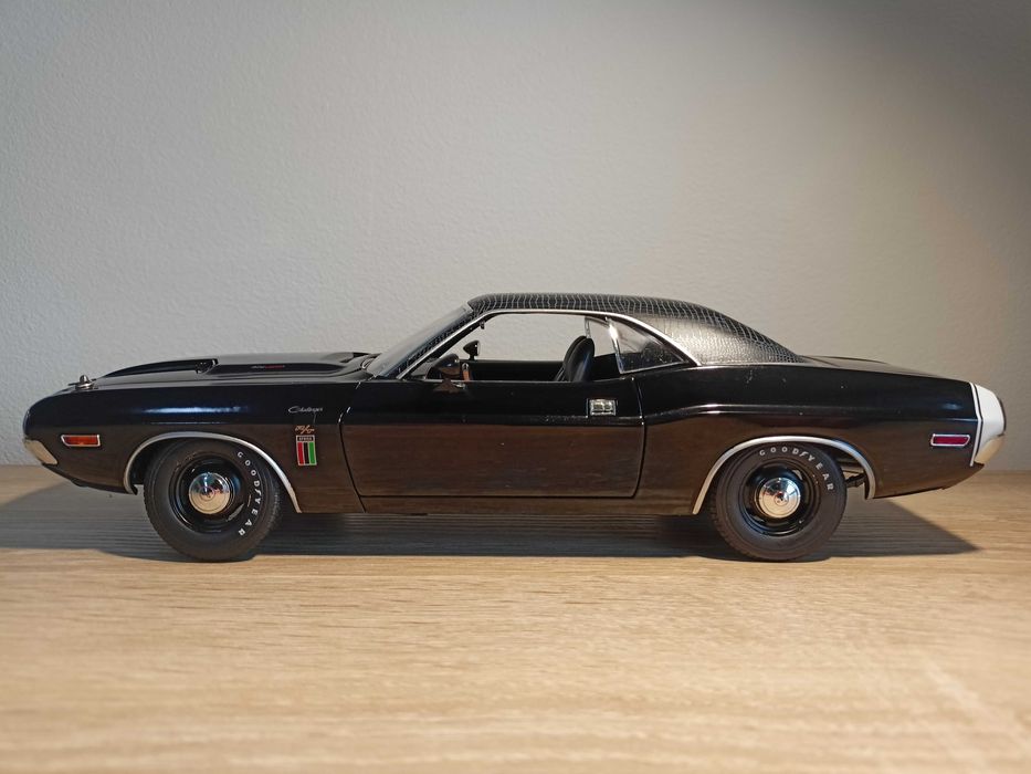 Dodge Challenger 1970 model w skali 1:18 Greenlight/otwierane elementy