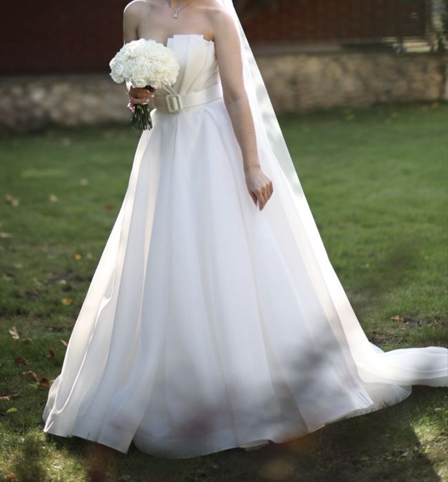 Весільна сукні зі шлейфом