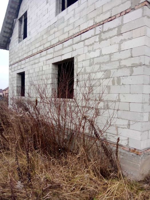 Продаж двохповерхового будинку.