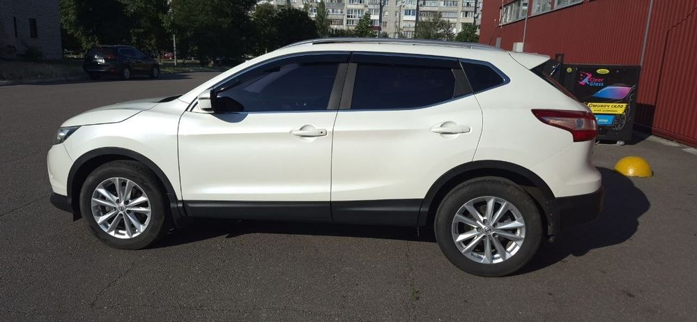 Nissan Qashqai. .