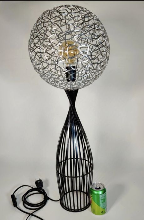 Candeeiro de pé moderno