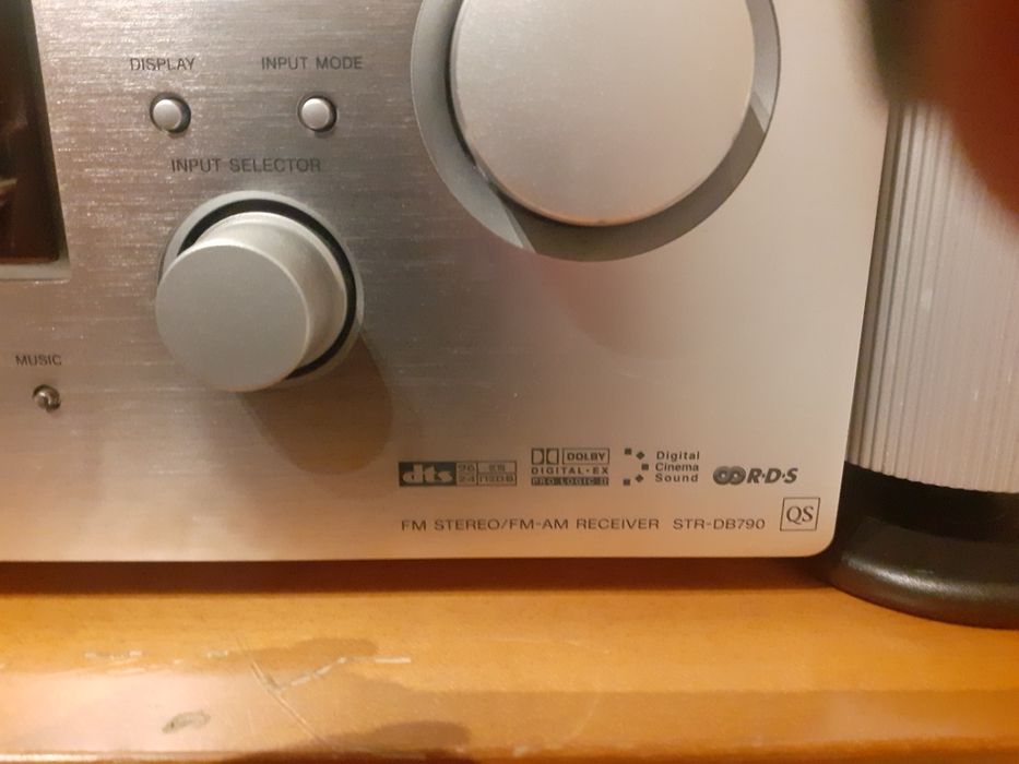 Sistema Home cinema Sony e amplificador com 4 colunas