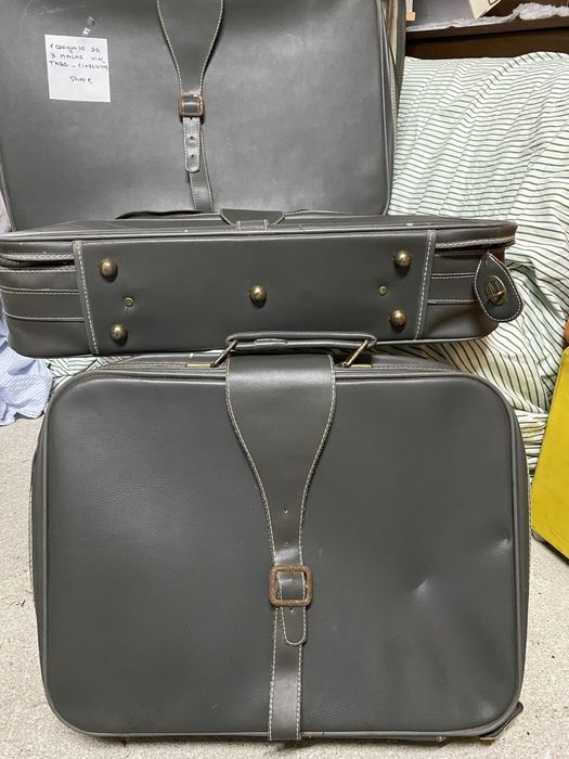 Conjunto de Três Malas de Viagem Vintage