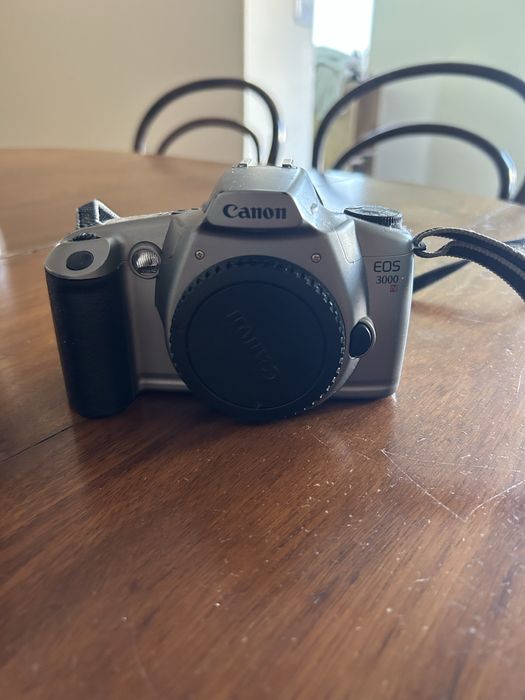 Canon EOS 3000N com objetiva 28-80mm
