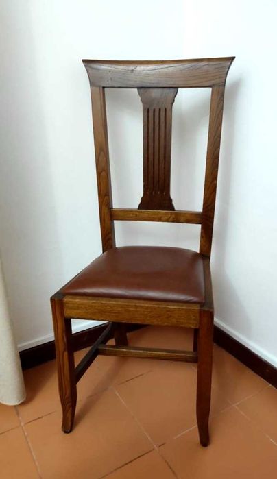 Sala de Jantar em castanho maciço