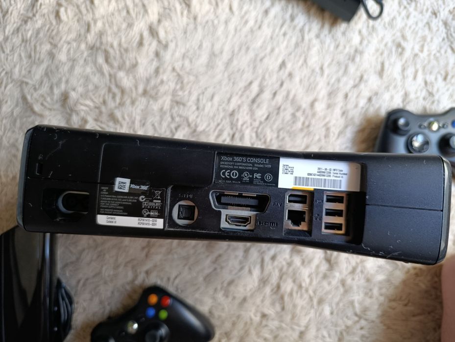 Xbox 360 250 GB, 2 pady, Kinect, gry Minecraft, FIFA 19 pl i inne