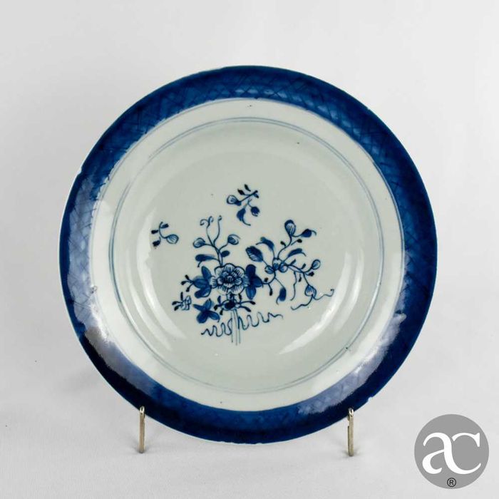 Par de pratos fundos porcelana da China, Período Qianlong, séc. XVIII