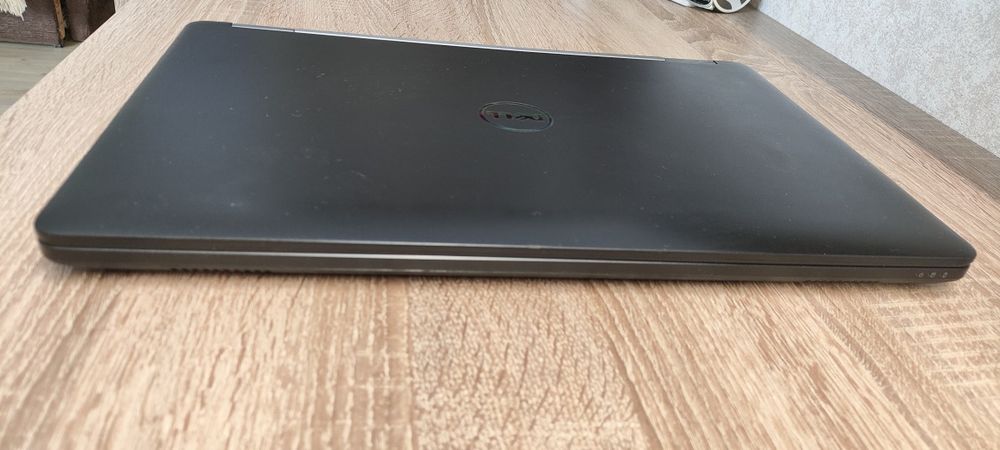 Ноутбук Dell Latitude E5570 15.6" FHD i5 2.4ghz 8GbDDR4 500Gb SSD
Core