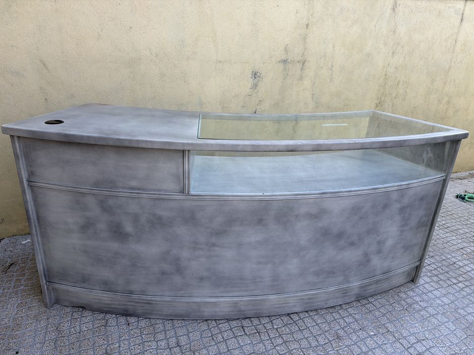 Balcão de atendimento lacado