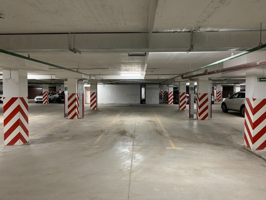 Оренда машиномісця з електричною зарядкою в паркінгу ЖК Сонячна Брама