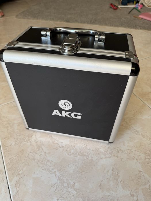 AKG P220 Microfone Condensador