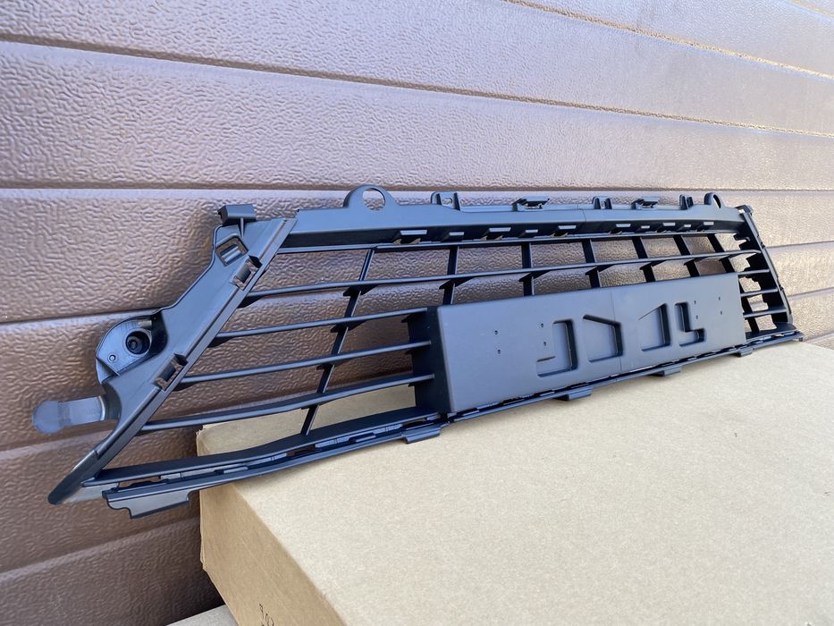 Решітка бампера переднього на меган 4 renault megane 4