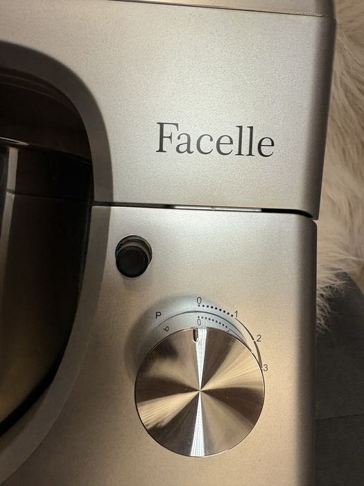 Robot kuchenny Facelle