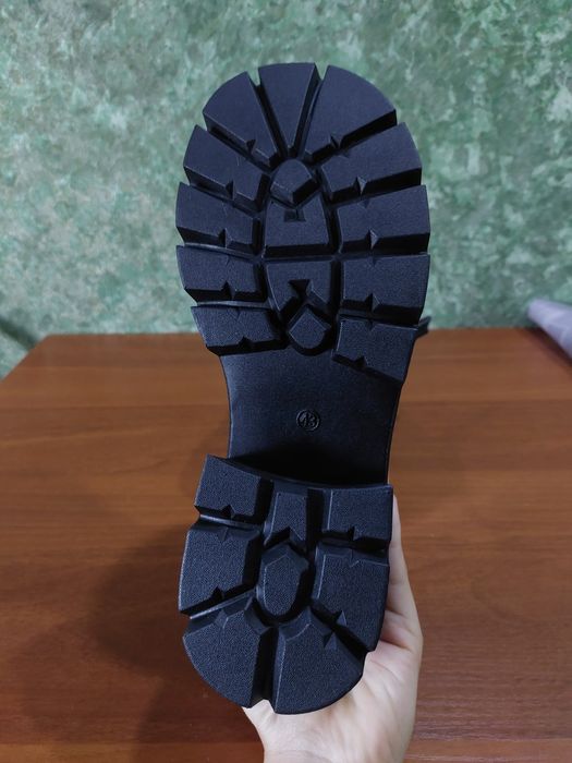 Туфлі в готичному стилі