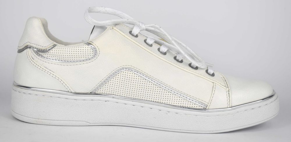Nowe sneakersy Mustang roz. 39