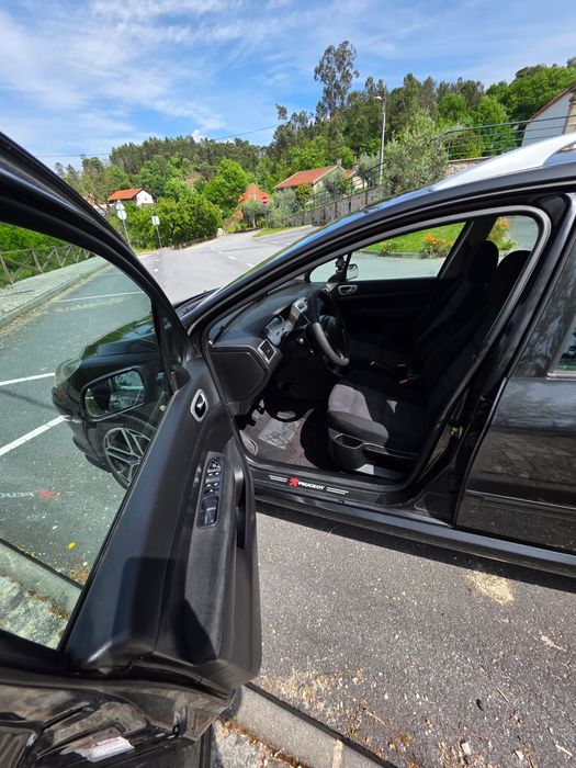 Vendo por ter comprado um outro carro. Vendo ou troco por caravana pode ser com acerto da minha parte.