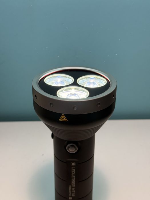 Потужний ліхтарик Ledlenser MT18
