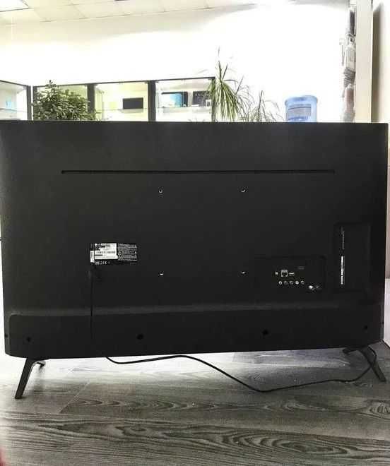 Телевизор LG 43UM74507LA отличный Smart TV – в отличном состоянии