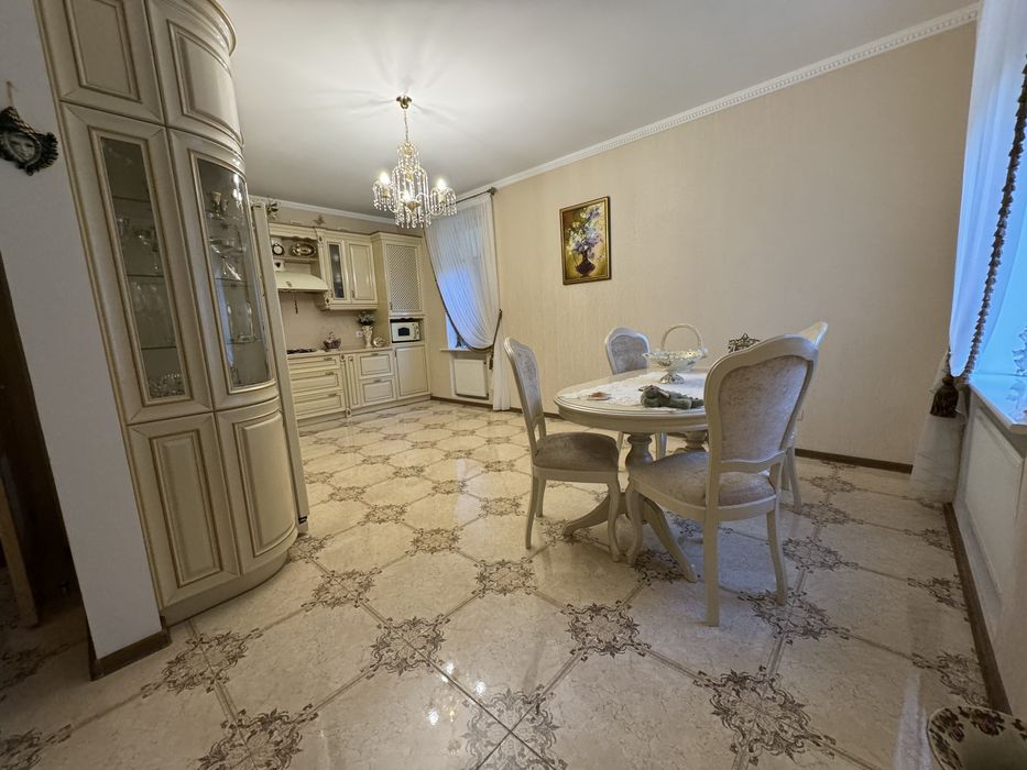 Облаштований, новий Будинок з меблями та технікою.