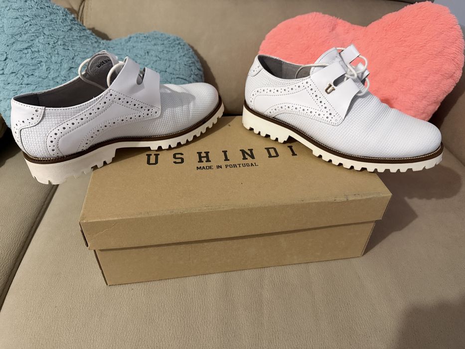 Sapatos Brancos USHINDI
