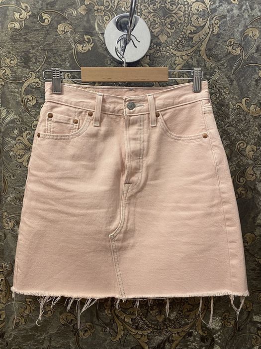 Джинсовая юбка Levis пудрового цвета