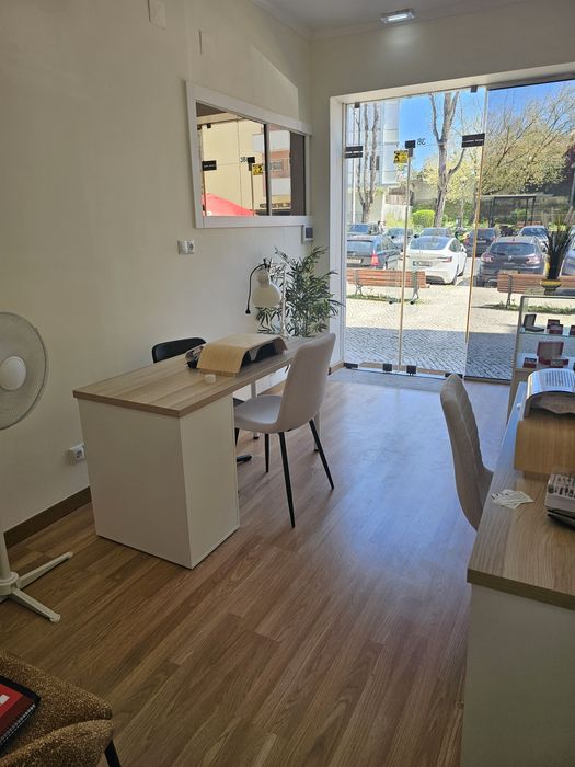 Arrendar mesas de manicure e gabinete de estética