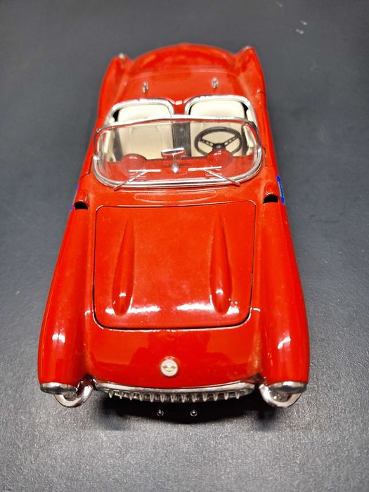 Miniatura escala 1:18 - Chevrolet Corvette 1957