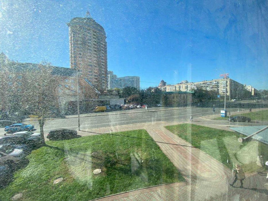 Бул.Лесі Українки.БЦ.Половина поверху 300м.навроти FENIX.Печерск.Без-%