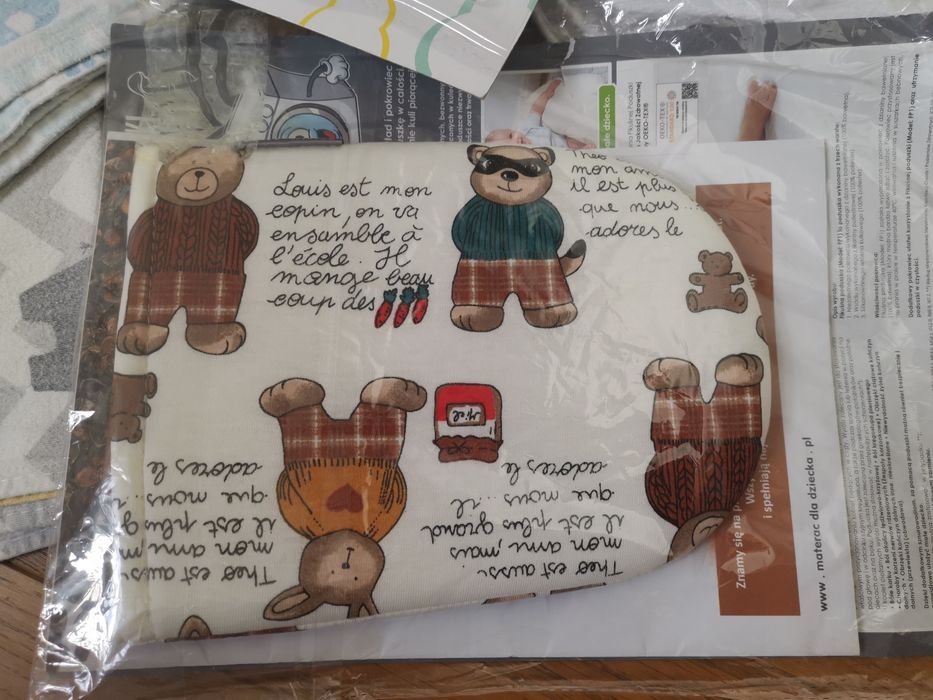 Pieluszki, śliniaczki, rękawica do mycia, nalepka na samochód, nożyczk