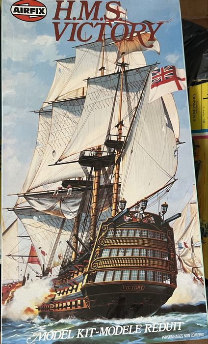 27 Kits montagem avioes e barcos