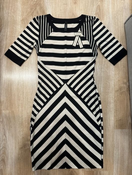 Sukienka Marc Cain, modelująca, S