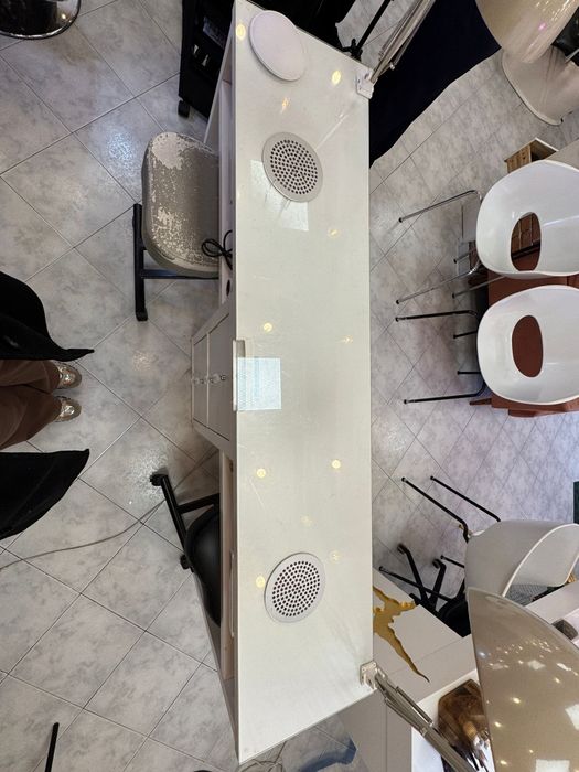 Mesa de manicure com aspiração