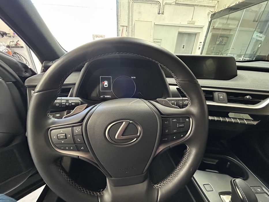 Lexus UX 300e 26000kms - 2022