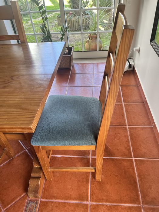 Mesa de jantar com 6 cadeiras