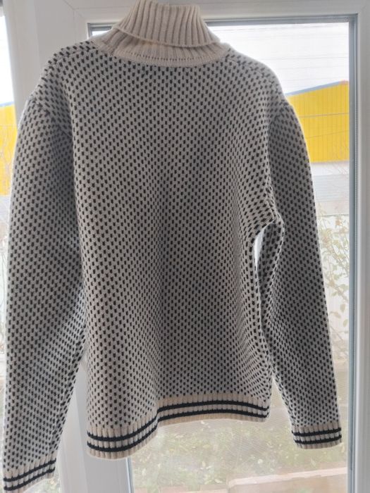 Продам  жіночий світер 46 розміру