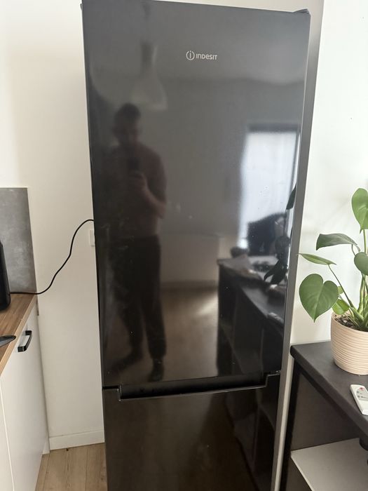 Lodówka Indesit Czarna