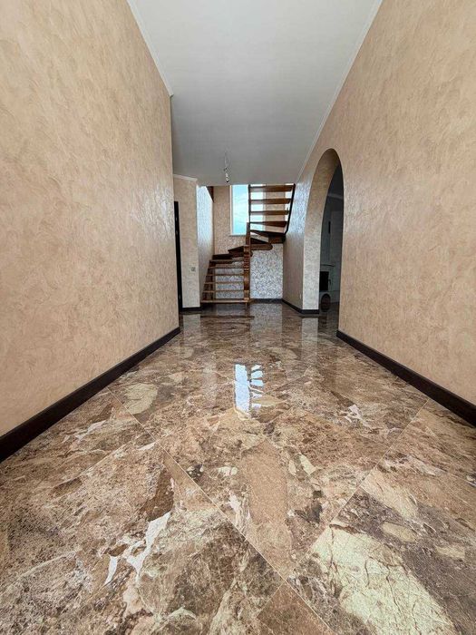 Будинок в передмісті Івано-Франківська