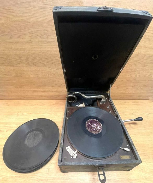 Grafenola antiguidade, com 10 discos, funciona mas tem defeito