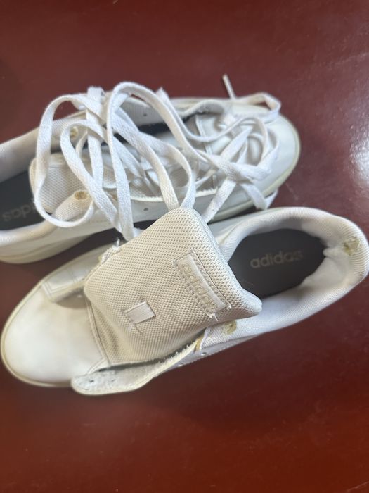 Adidas біле взуття