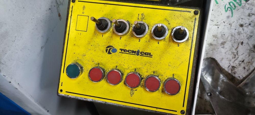 Máquina de montar bicos