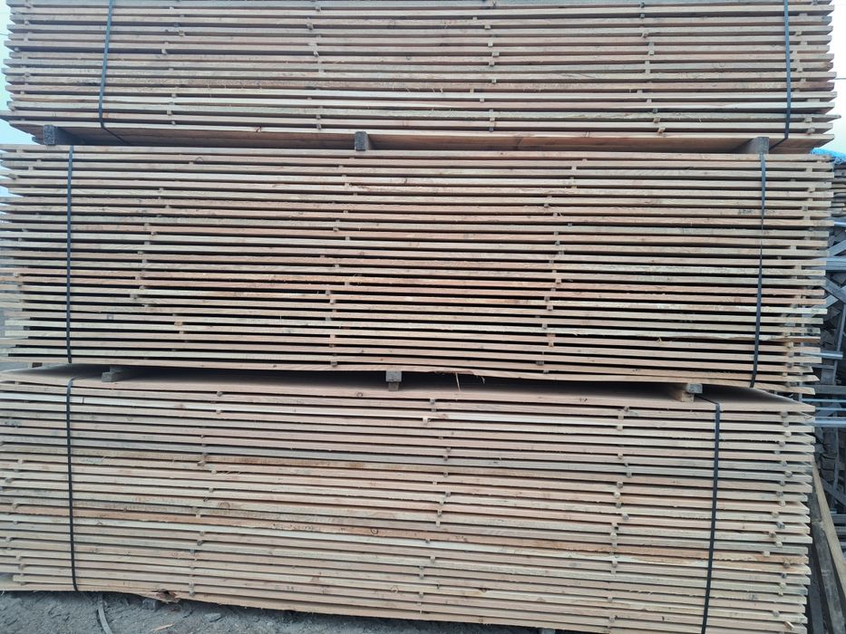 Дошка з модрини.