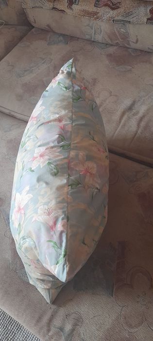 Продам  три  подушки