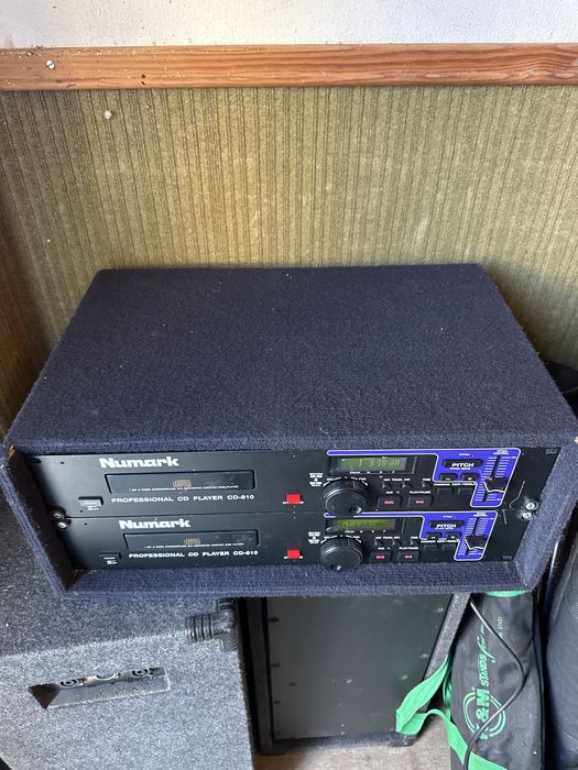 2 leitores de CD Numark Professional CD-810